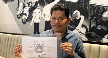 Bonatua Silalahi dan Roy Suryo Resmi Terima Salinan Ijazah Jokowi dari KPU